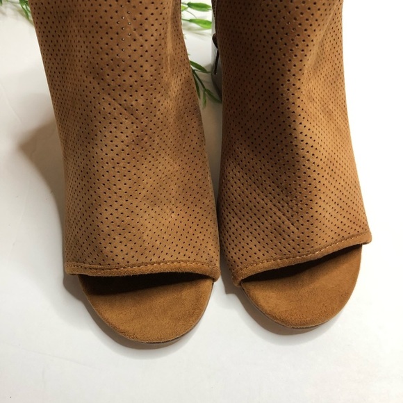 Steve Madden- NEW Cognac Suede Maxine Booties size 8.5 - Picture 2 of 6